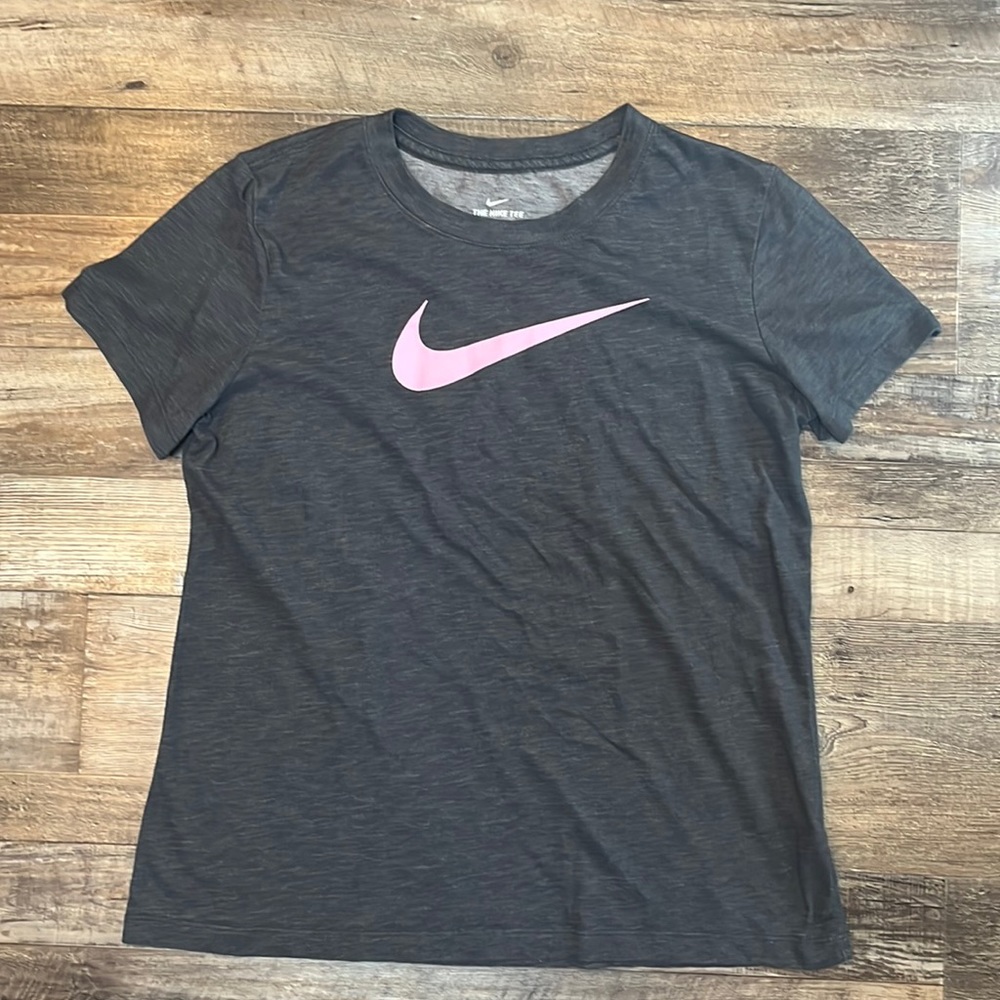 NIKE Women’s Dr-Fit The NIKE Tee Size Medium